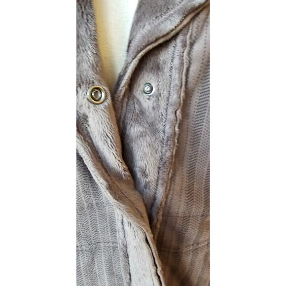 ExOfficio Women's Gray Striped Faux Fur Long Sleeve Snap Front Coat Size Small - Picture 6 of 13